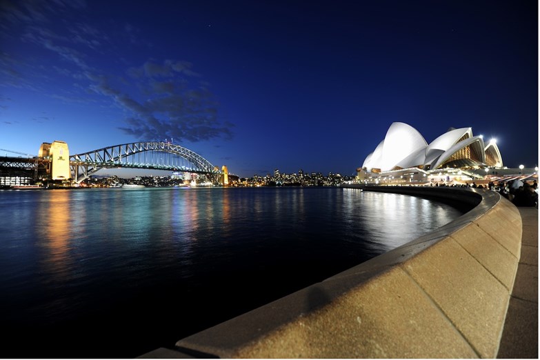 Sydney, Austrália. Panorâmica com vista para a Sydney Harbour Bridge e a Sydney Opera House