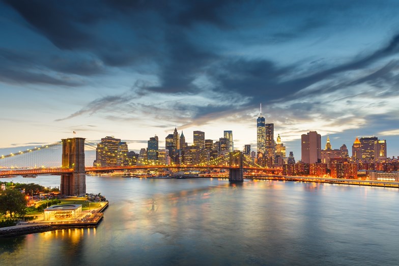 Anoitecer em Nova Iorque. Vista da Ponte de Brooklyn.
