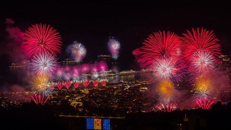 Espetáculo de fogo de artifício no Funchal, na ilha da Madeira
