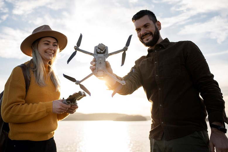 casal com drone